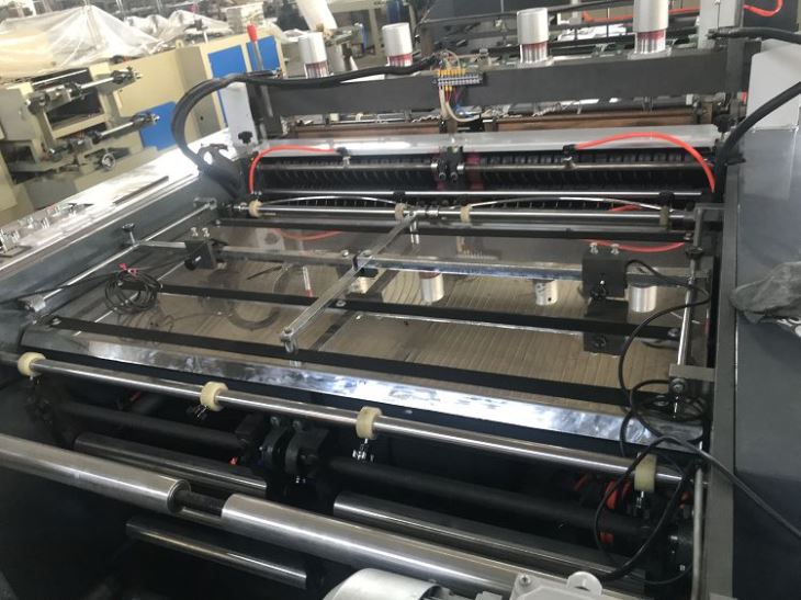 High Speed Automatic T-shirt Bag Making Machine High Speed Automatic T-shirt Bag Making Machine
