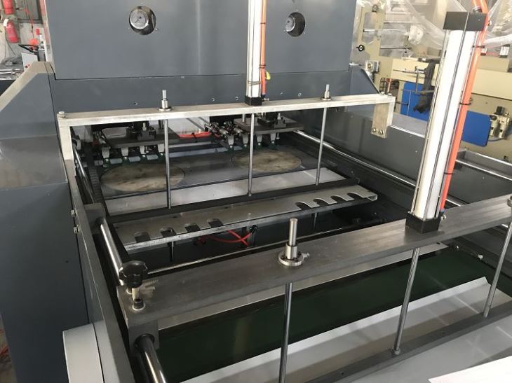 High Speed Automatic T-shirt Bag Making Machine High Speed Automatic T-shirt Bag Making Machine